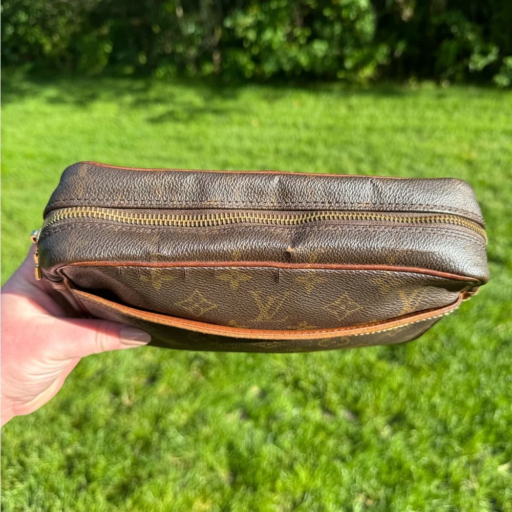 Louis Vuitton Monogram Brown Toilletries Bag - Picture 4 of 9